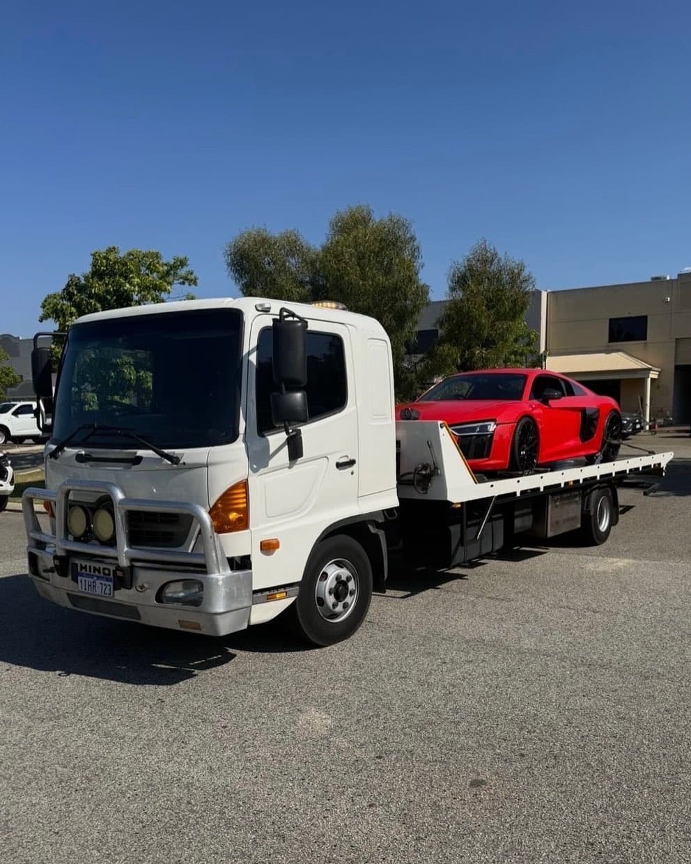 Towing an Audi R8 on the flatbed